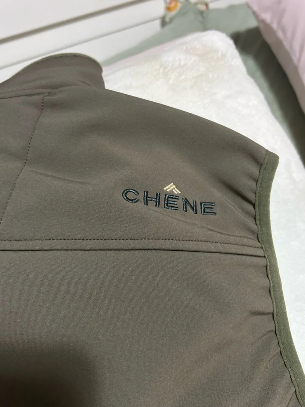 CHENE Mens Sage Scout Vest size large - Picture 8 of 15